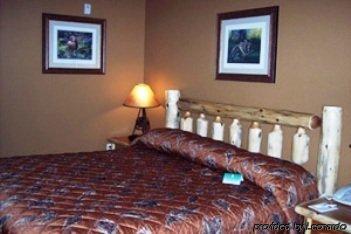 Pine Peaks Lodge & Suites Cross Lake Quarto foto