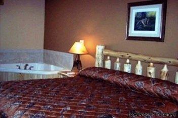 Pine Peaks Lodge & Suites Cross Lake Quarto foto